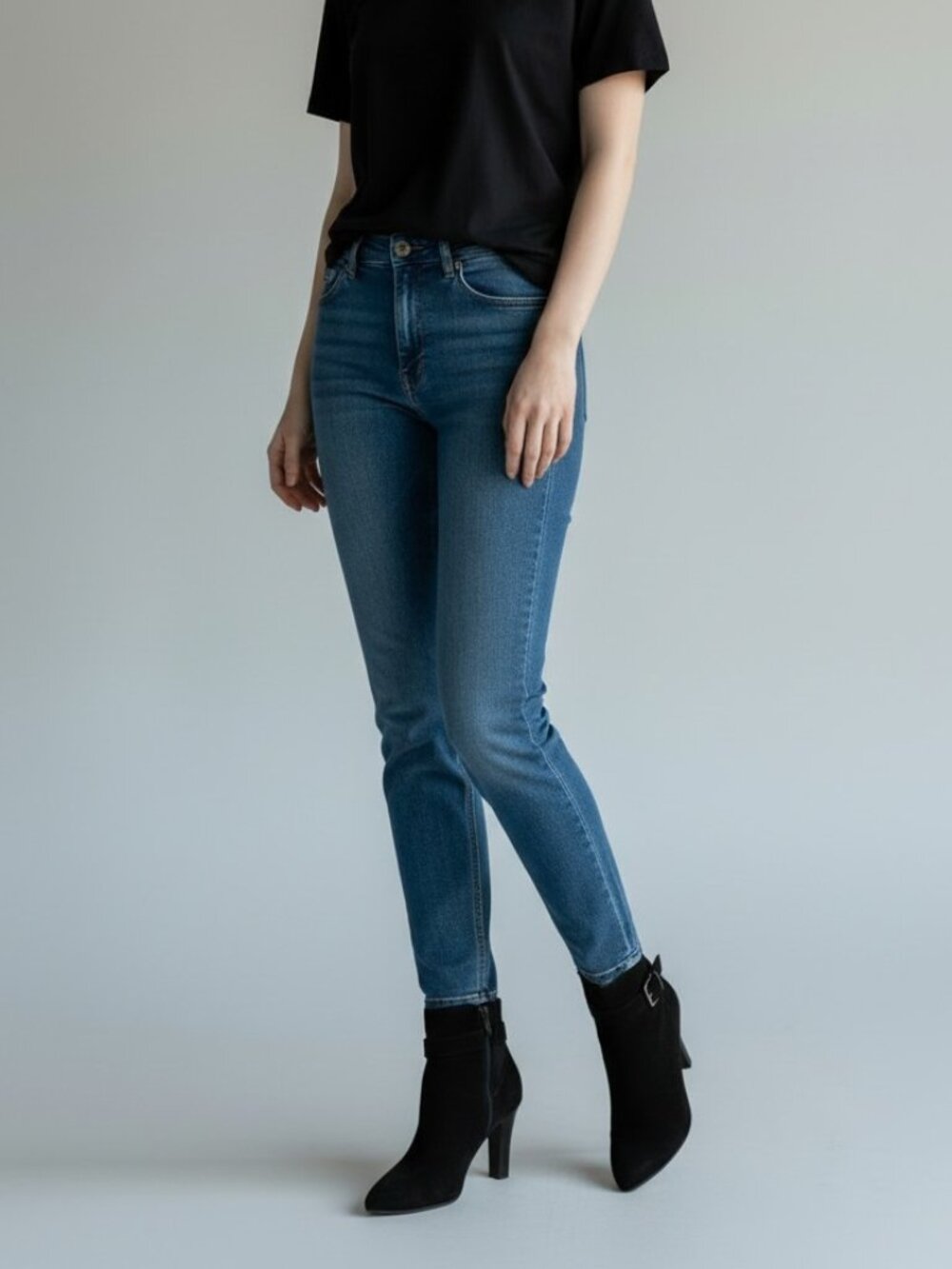 Aquatalia Dorotea Black Suede Waterproof Ankle Bootie Misses Size 8 - Picture 2 of 10
